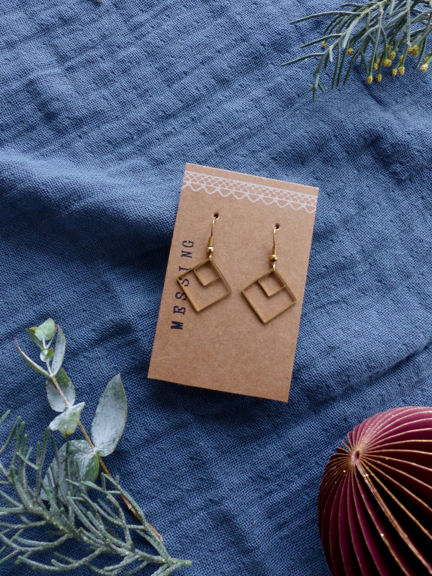 Filigraner schlichter Ohrschmuck aus Messing