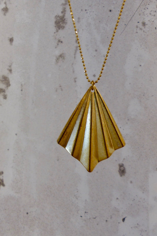 Elegante Halskette aus Messing