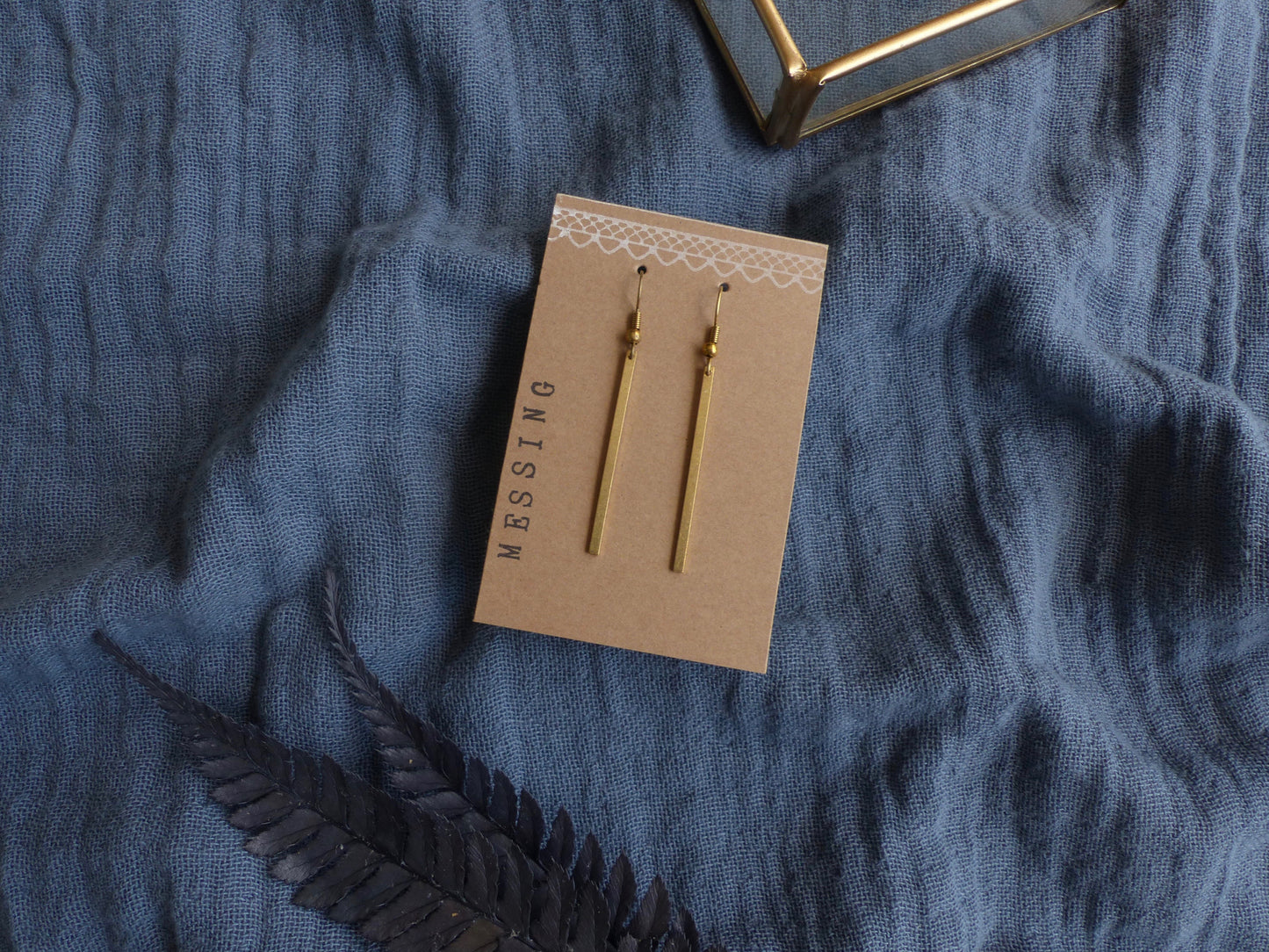 Schlichter minimalistischer Ohrschmuck aus Messing